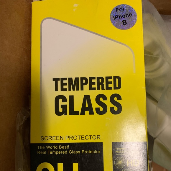 iPhone 8 screen protector - Picture 2 of 3